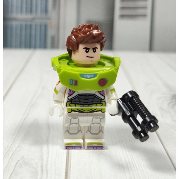 Lego Disney Buzz Lightyear Minifigure with Gun & Hair Zyclops Chase 76830 - Picture 1 of 3